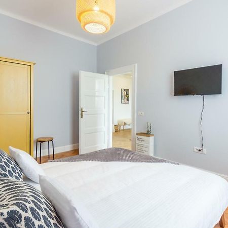 City Chic 3 Bedroom Apartment Cluj-Napoca Exterior photo
