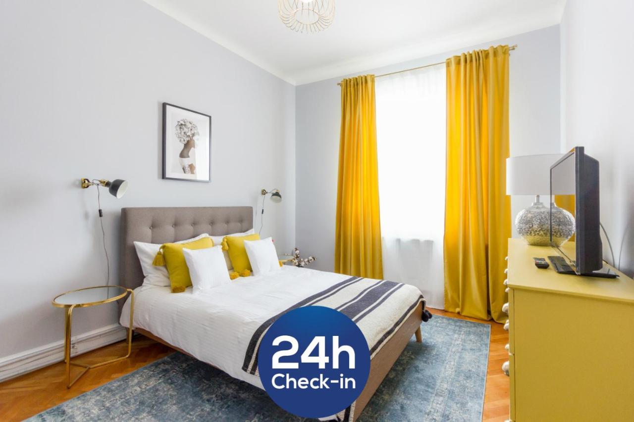 City Chic 3 Bedroom Apartment Cluj-Napoca Exterior photo