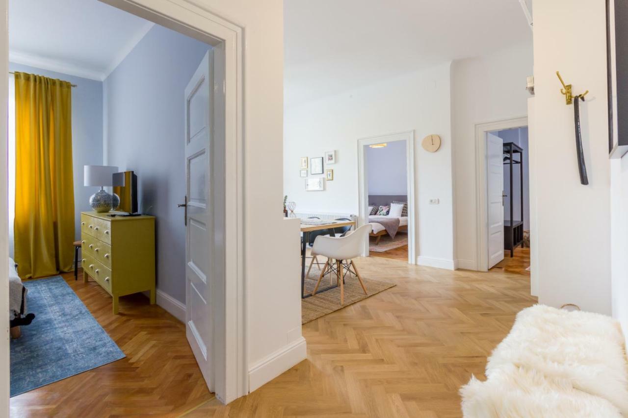 City Chic 3 Bedroom Apartment Cluj-Napoca Exterior photo