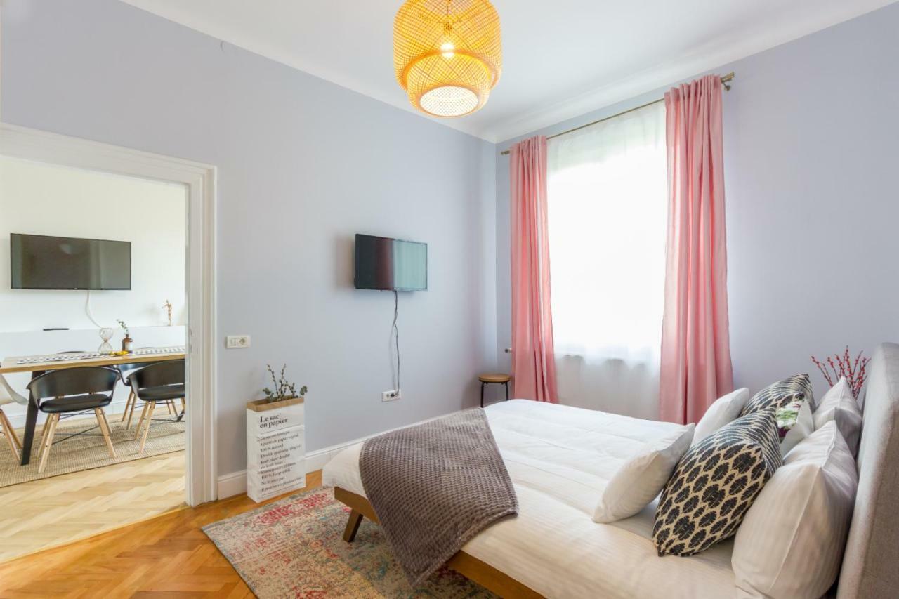 City Chic 3 Bedroom Apartment Cluj-Napoca Exterior photo