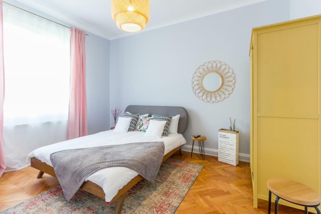 City Chic 3 Bedroom Apartment Cluj-Napoca Exterior photo
