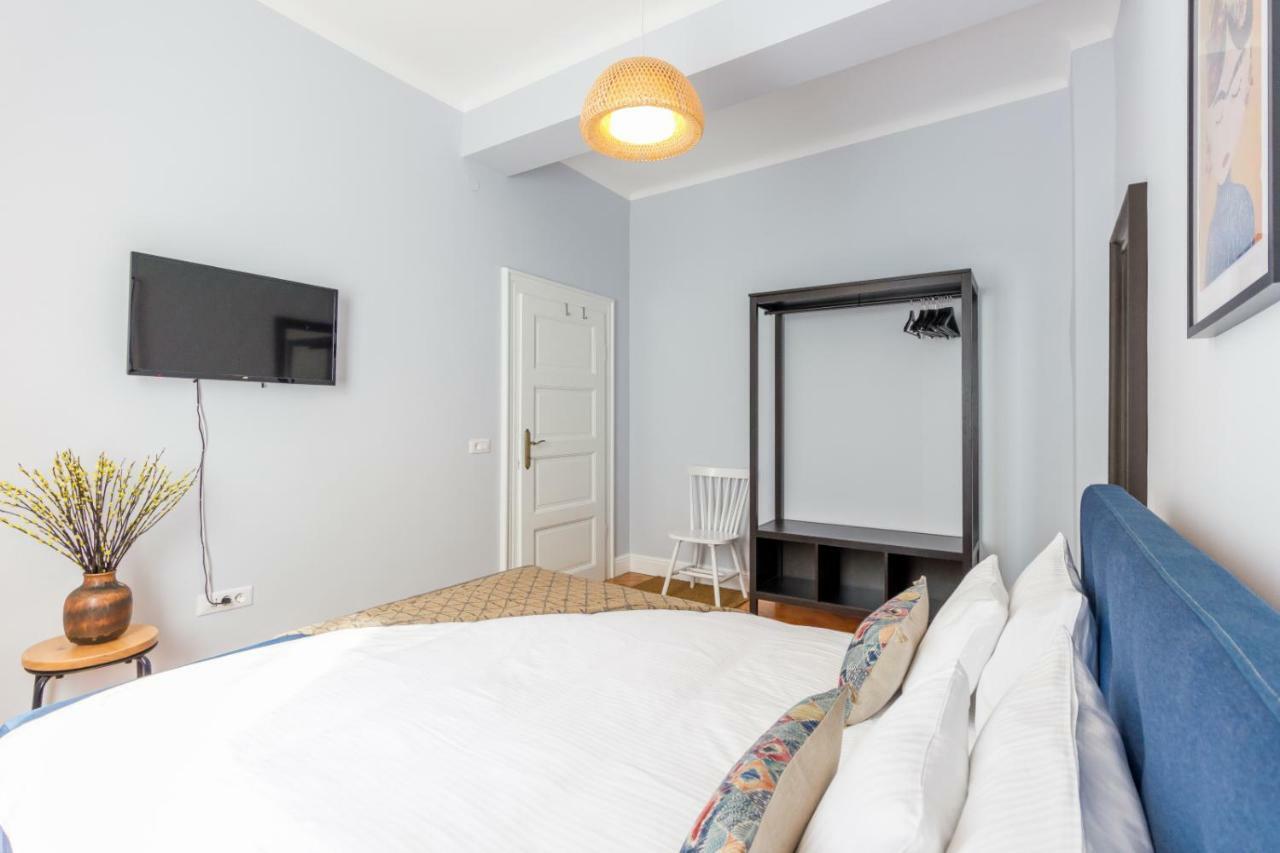 City Chic 3 Bedroom Apartment Cluj-Napoca Exterior photo