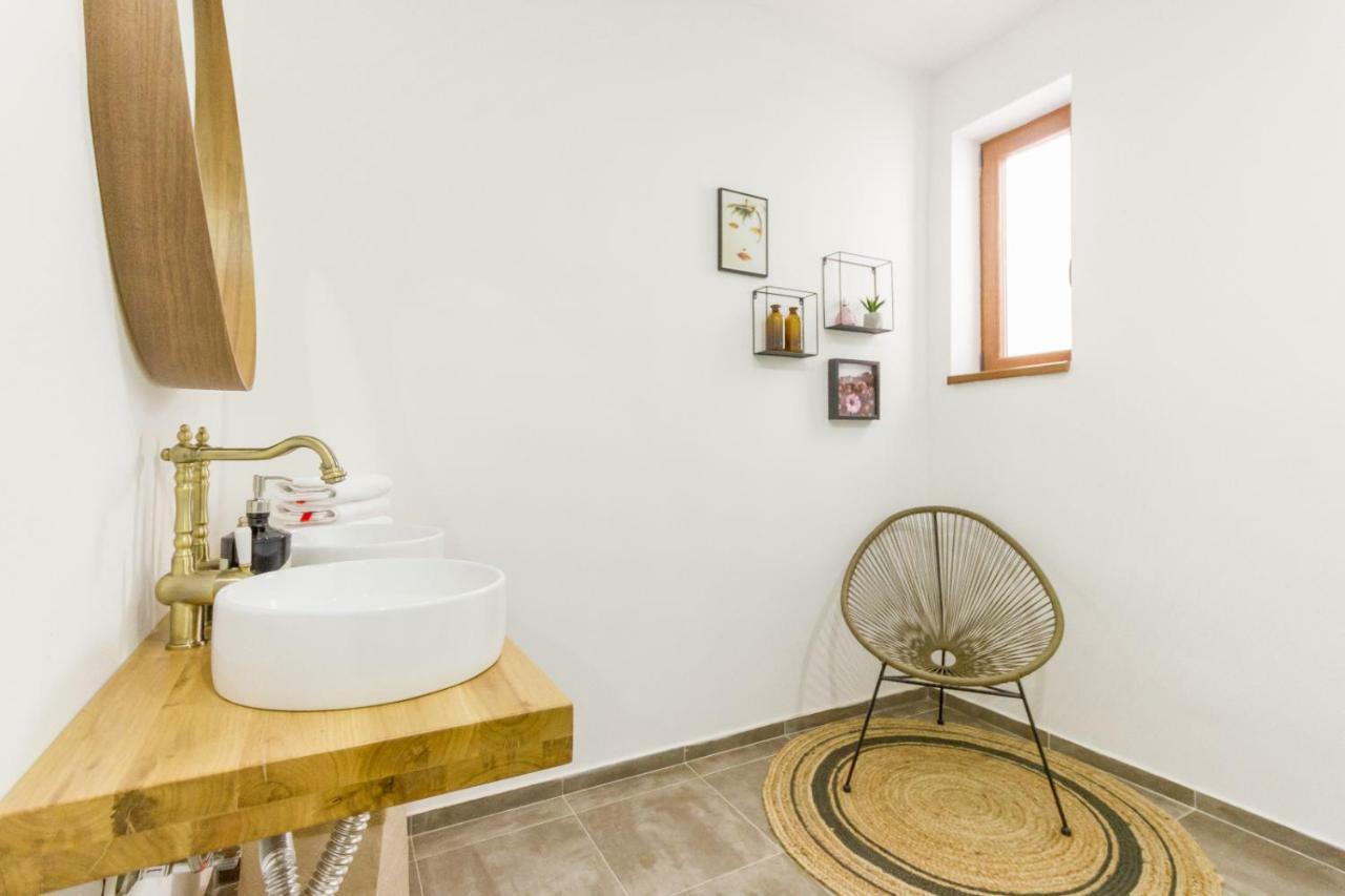 City Chic 3 Bedroom Apartment Cluj-Napoca Exterior photo