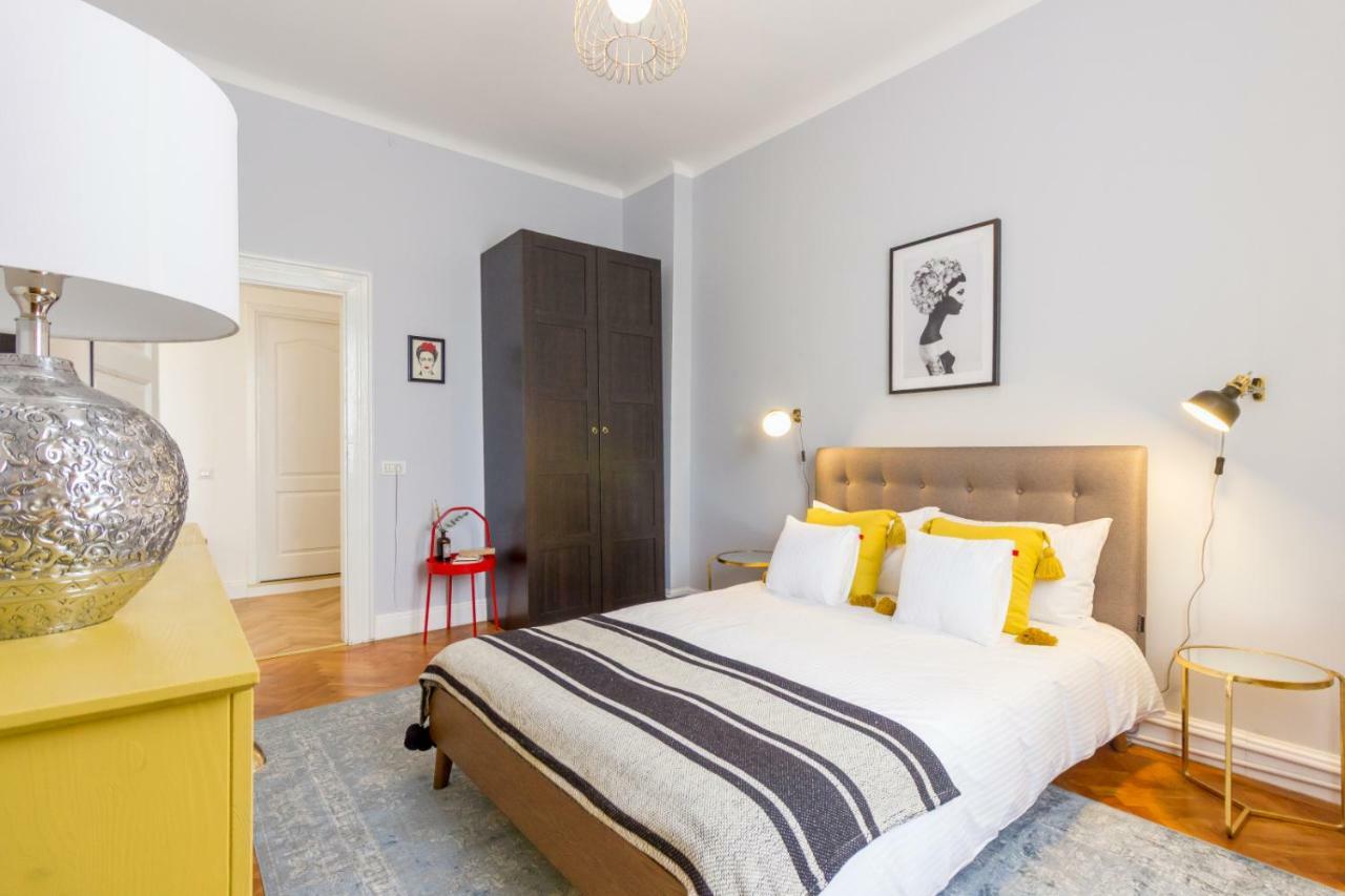 City Chic 3 Bedroom Apartment Cluj-Napoca Exterior photo