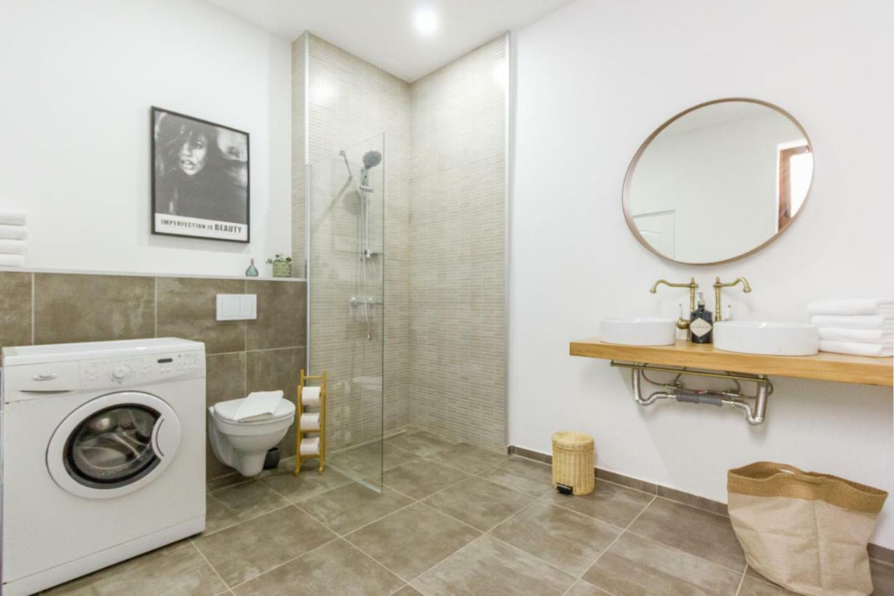 City Chic 3 Bedroom Apartment Cluj-Napoca Exterior photo